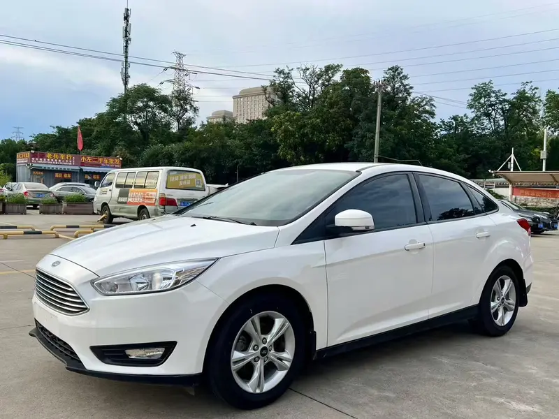 Ford Focus 1.6 L MT