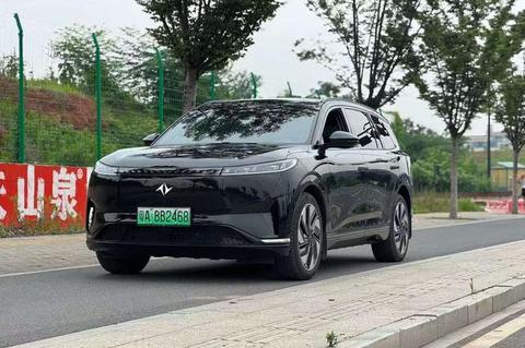 Dongfeng eπ 008