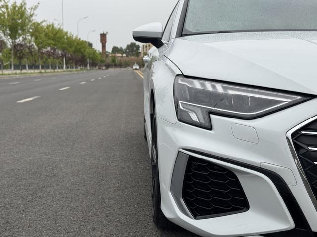 Audi A3 2023 Белый из Китая, фото 2