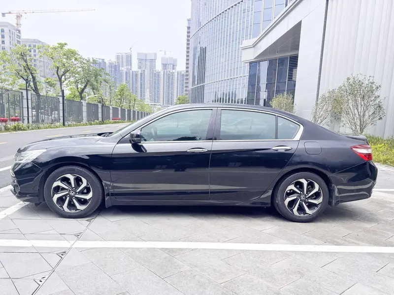 Honda Accord — фото 4