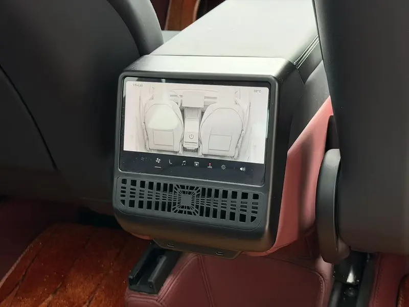 Tesla Model Y — фото 14