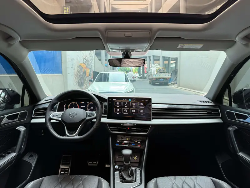 Volkswagen Tiguan L 330 TSI 2 WD R-Line — фото 7