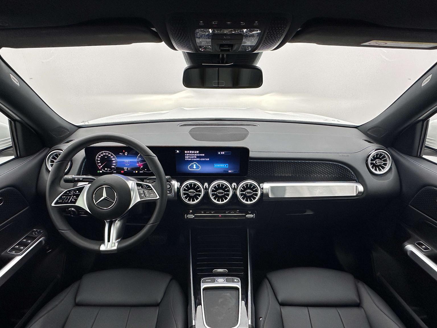 Mercedes-Benz GLB: фотография 20 из 33