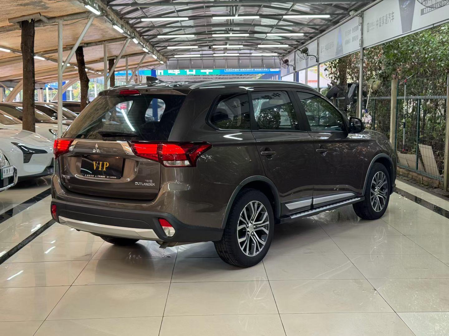 Mitsubishi Outlander 2018 2.0L 5 мест