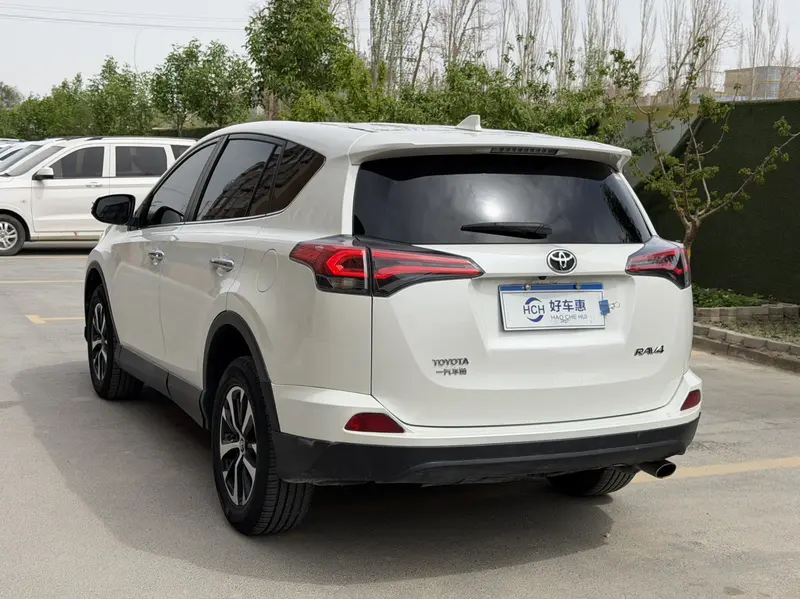 Toyota RAV4 — фото 4