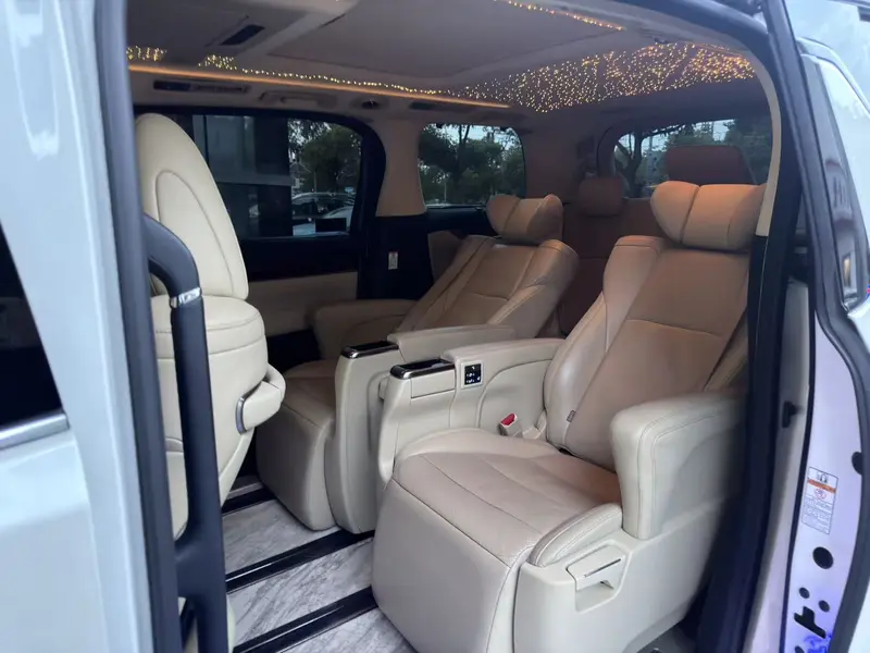 Toyota Alphard — фото 7