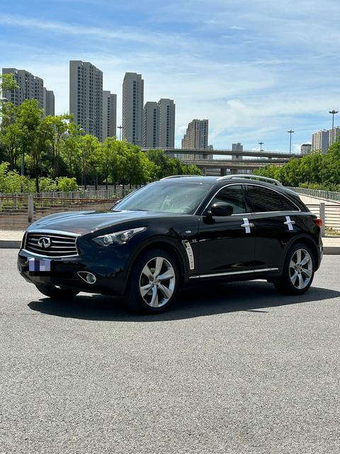 Infiniti QX70