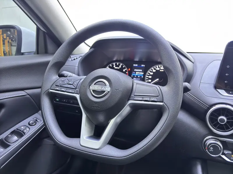 Nissan Sylphy 1.6 L CVT — фото 16