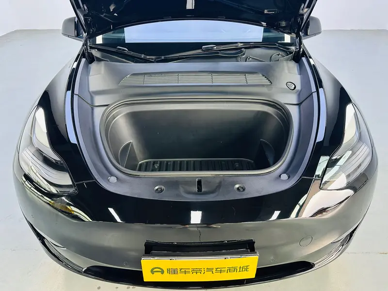Tesla Model Y — фото 12