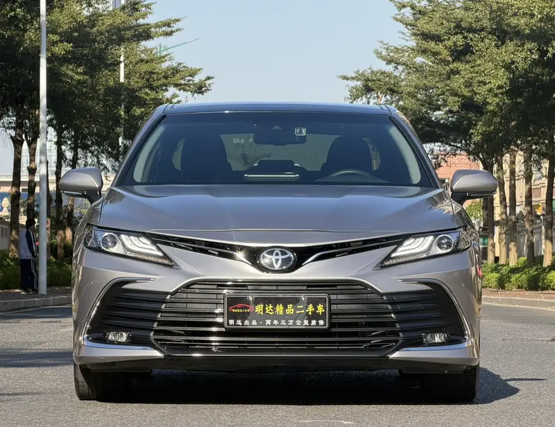 Toyota Camry — фото 2