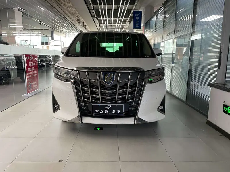 Toyota Alphard — фото 2