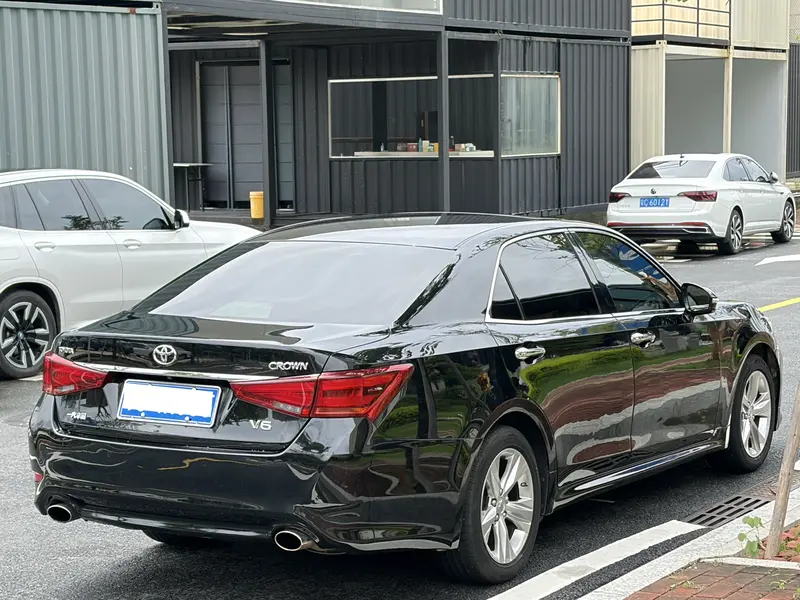 Toyota Crown — фото 5