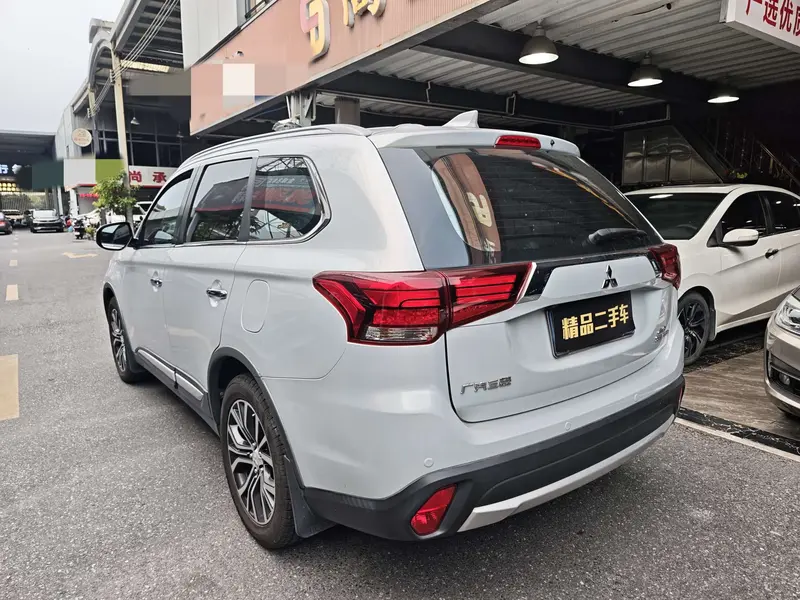 Mitsubishi Outlander — фото 4