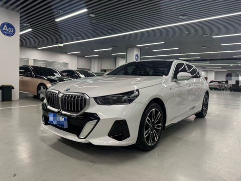 BMW 5 серии 2024 530Li с пакетом ведущей роскоши