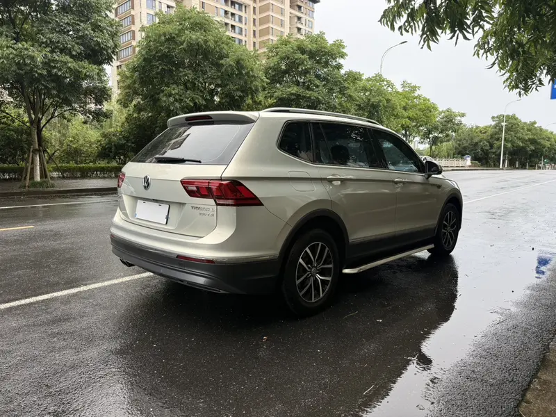 Volkswagen Tiguan L — фото 7