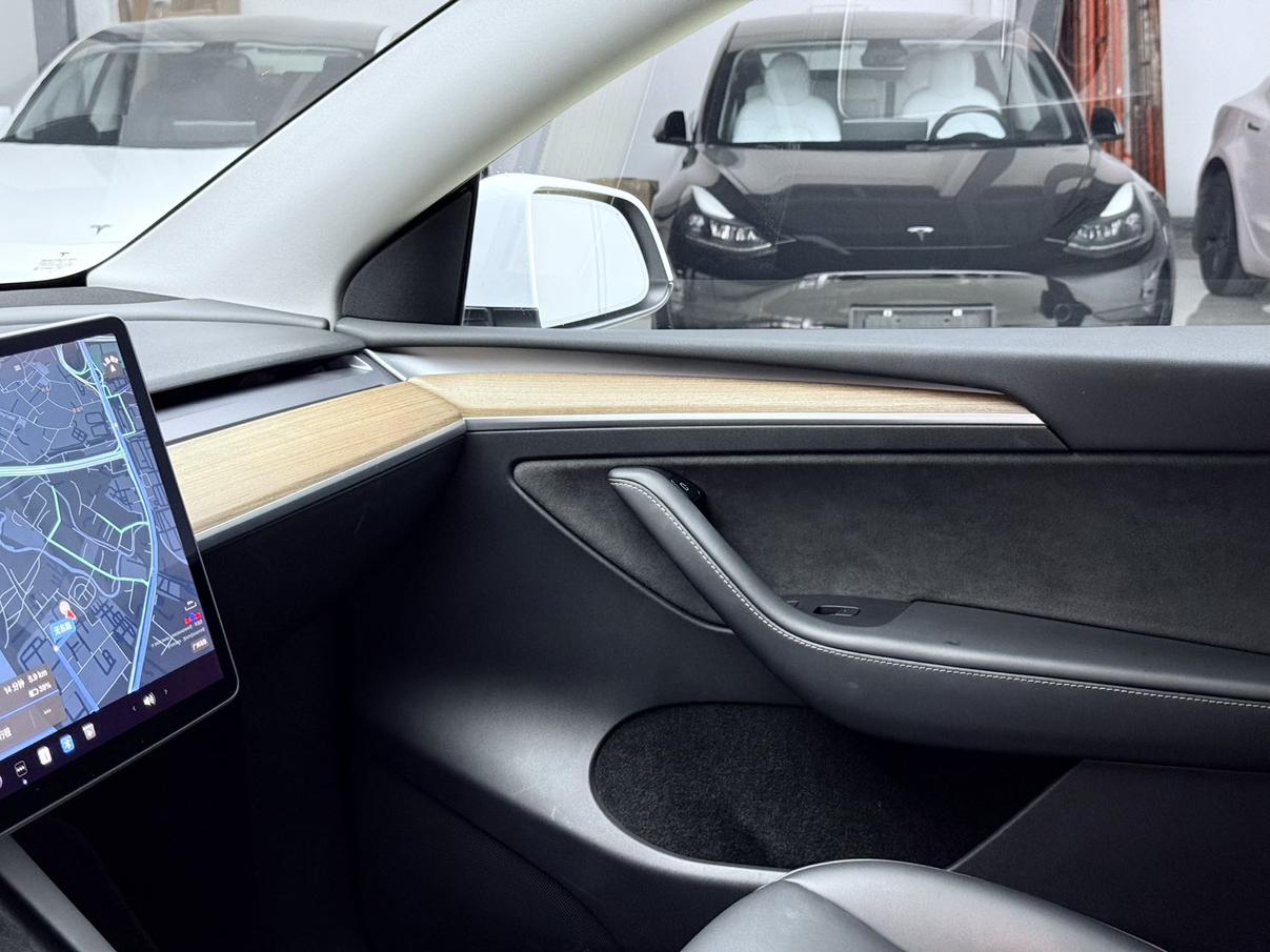 Tesla Model Y: фотография 16 из 23