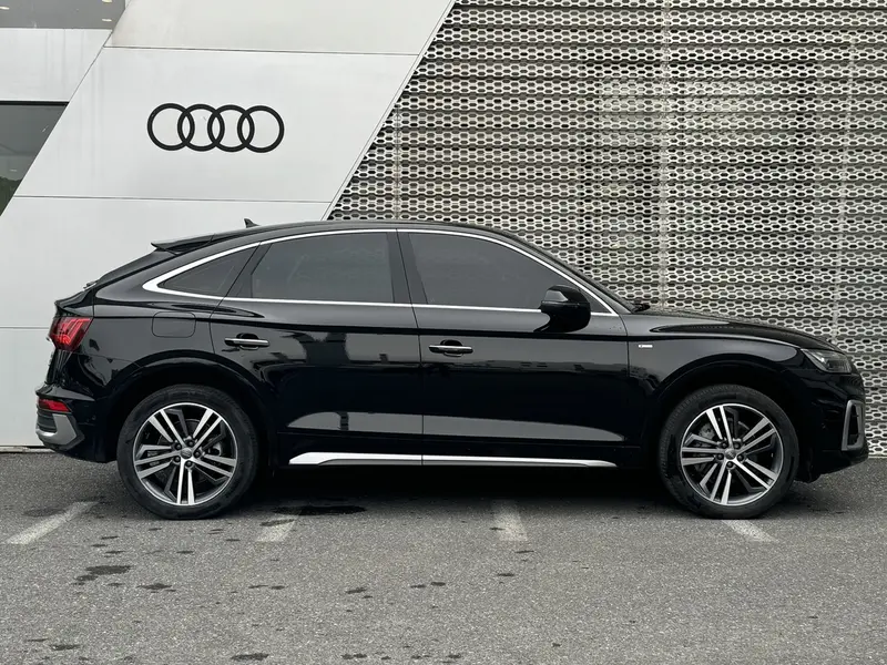 Audi Q5L Sportback — фото 5