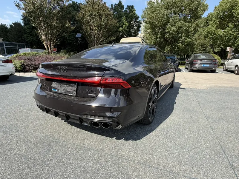 Audi A7L — фото 6