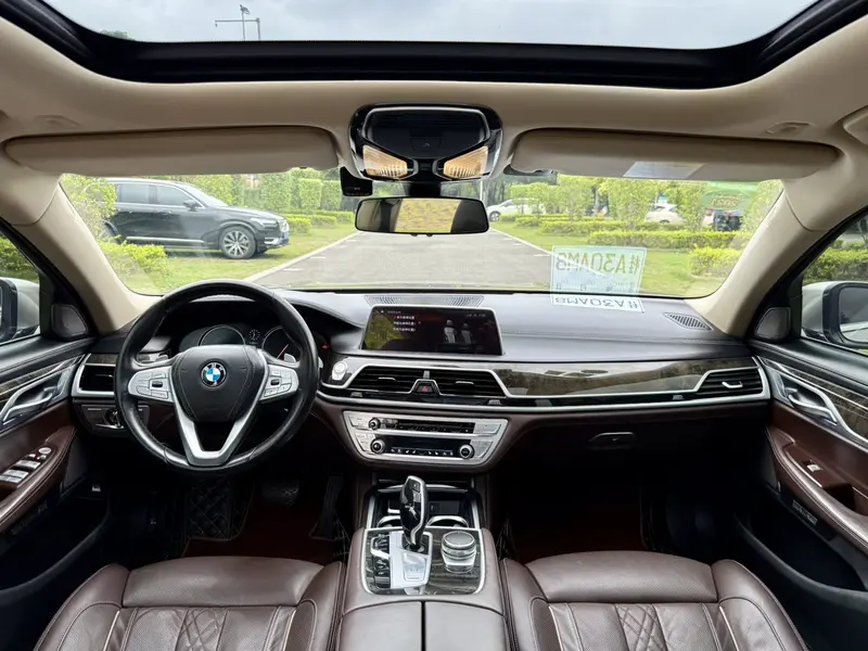 BMW 7 Series 740Li продвинутая — фото 9