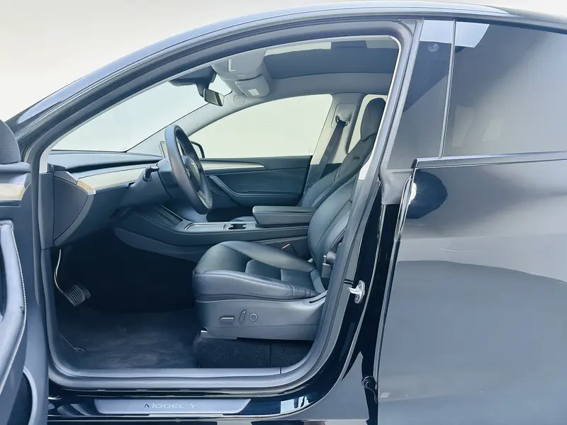 Tesla Model Y — фото 17