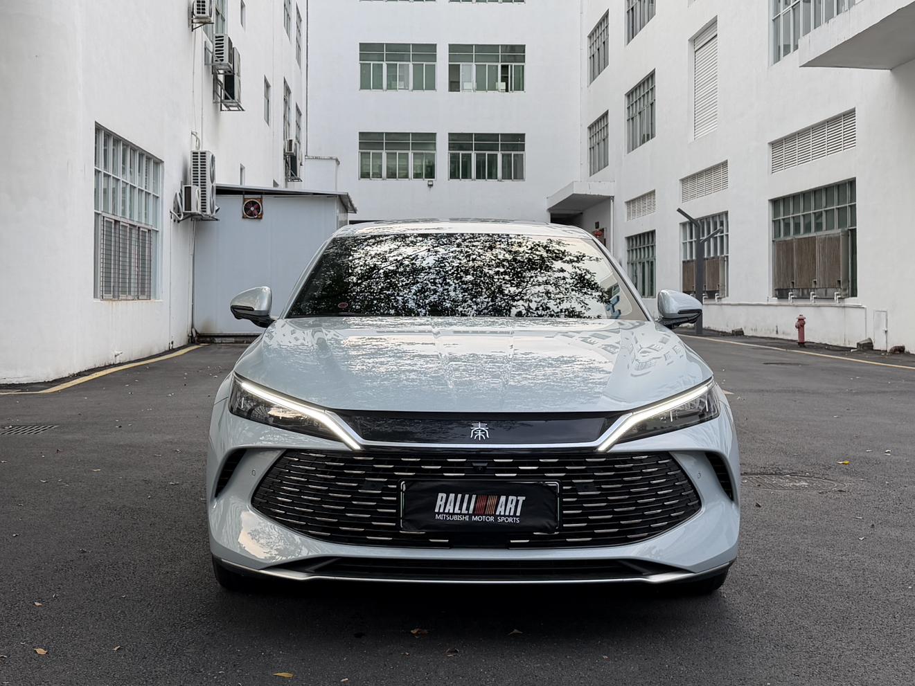 BYD Qin L DM: фотография 2 из 17