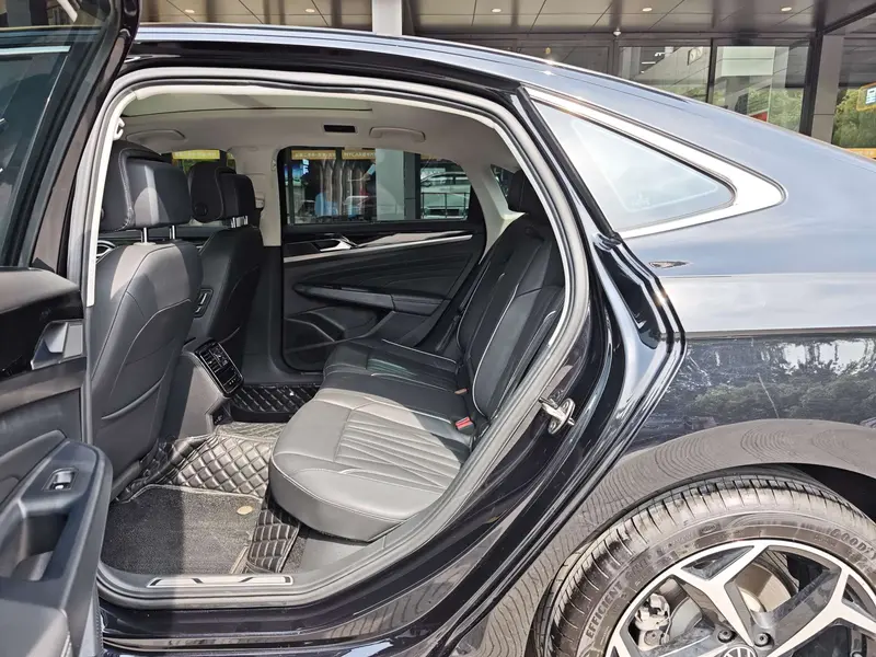 Volkswagen Passat — фото 12