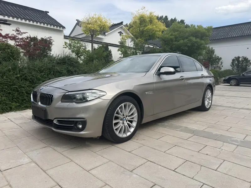 BMW 5 Series — фото 1