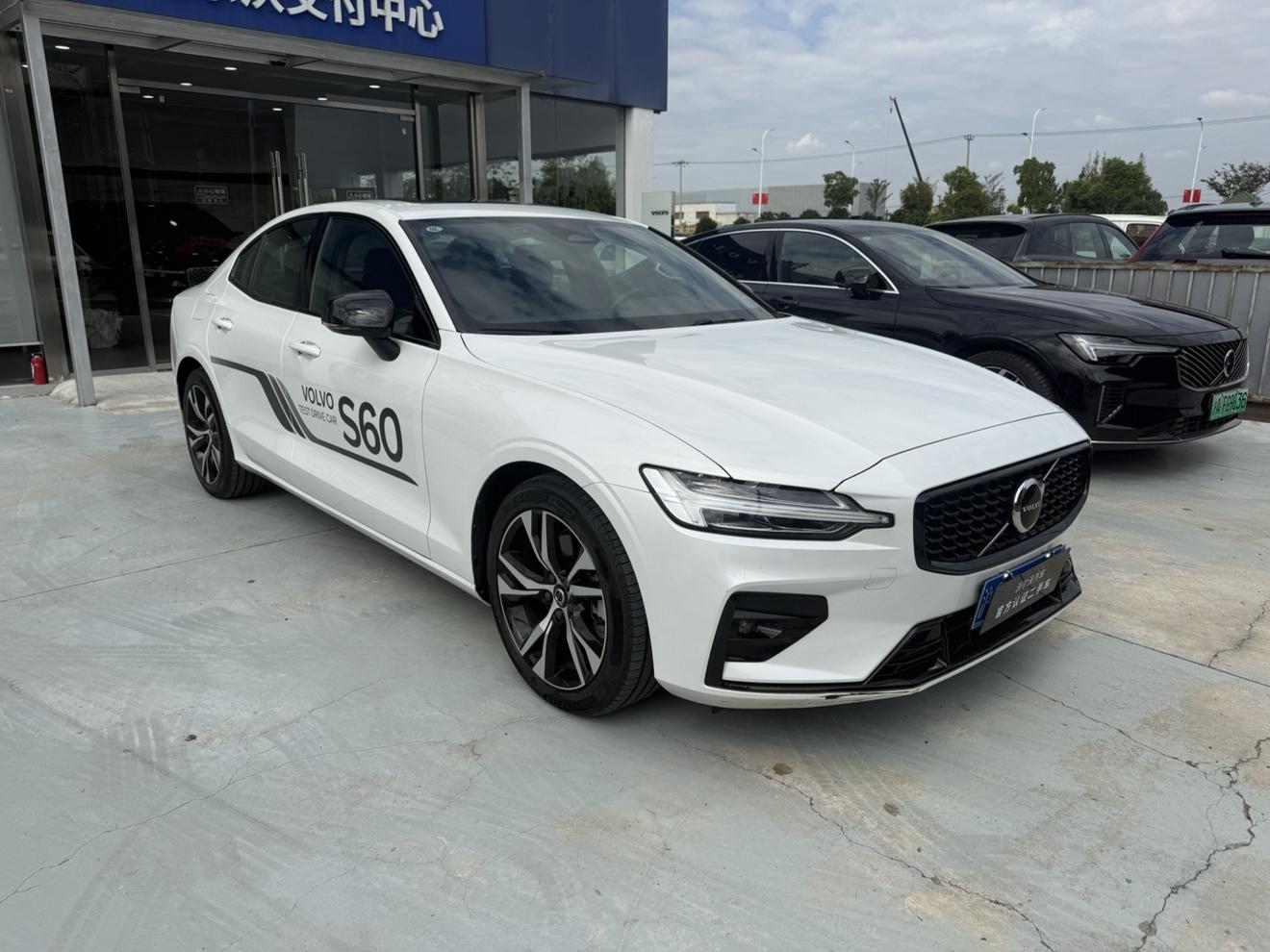 Volvo S60: фотография 3 из 16