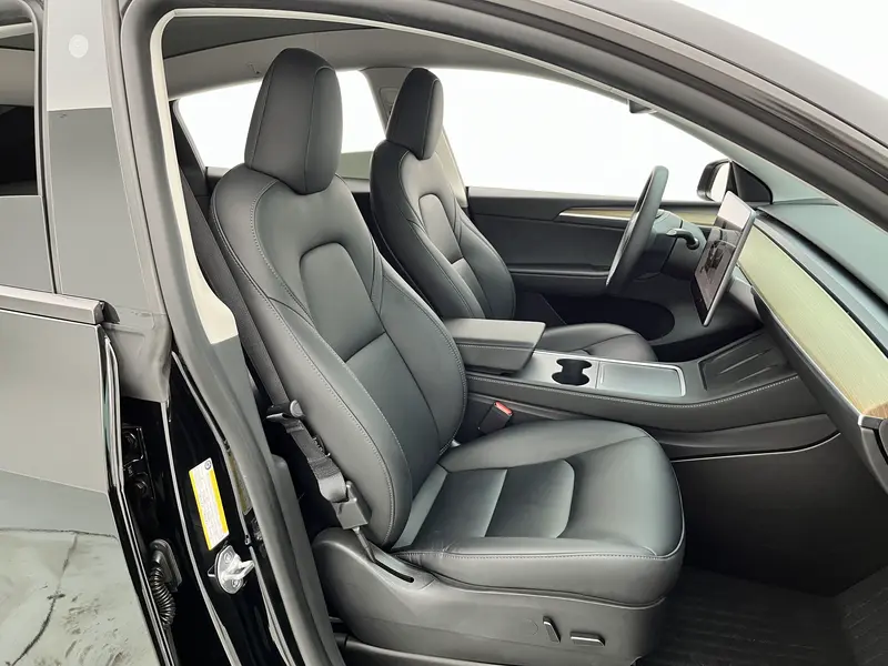 Tesla Model Y — фото 15