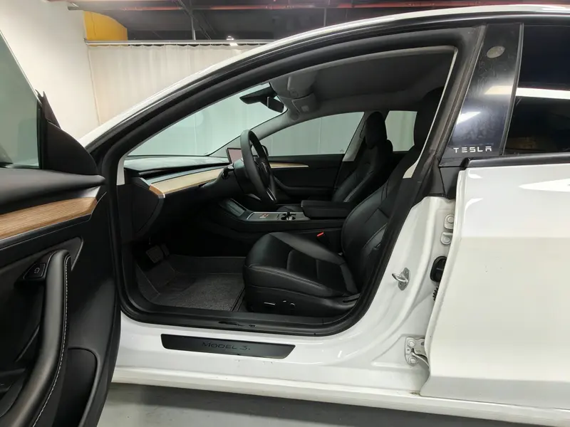 Tesla Model 3 — фото 17