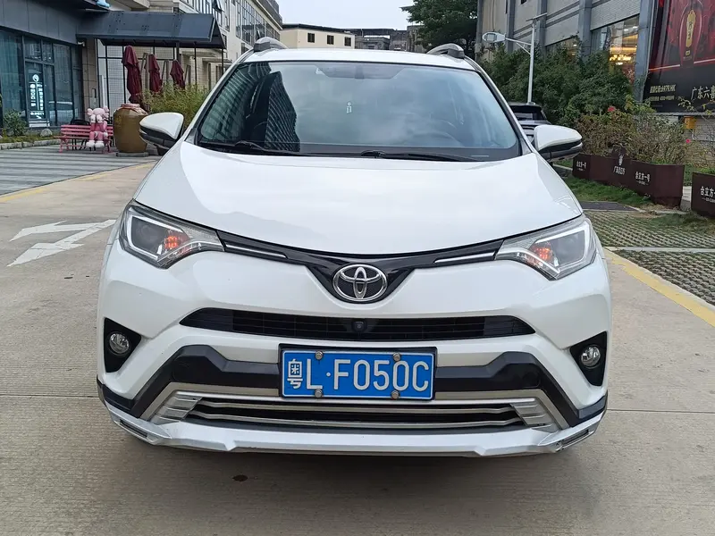 Toyota RAV4 — фото 2