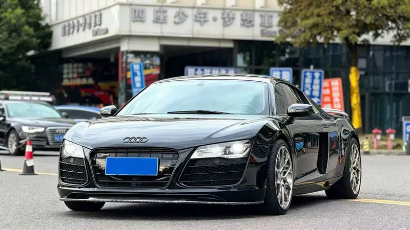 Audi R8