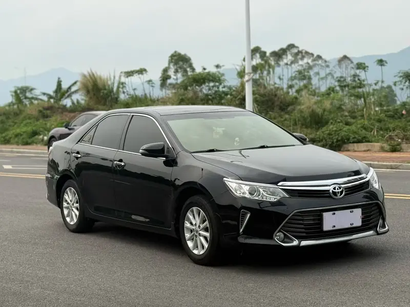 Toyota Camry — фото 3