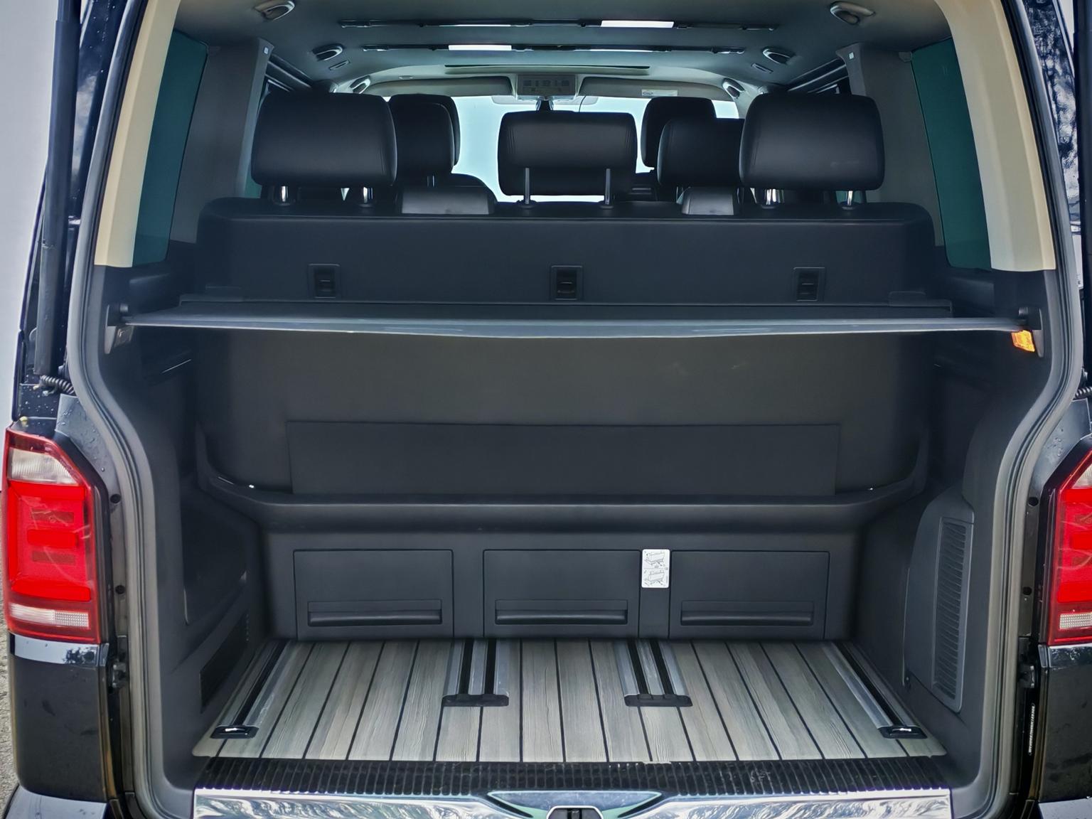 Volkswagen Multivan: фотография 31 из 33