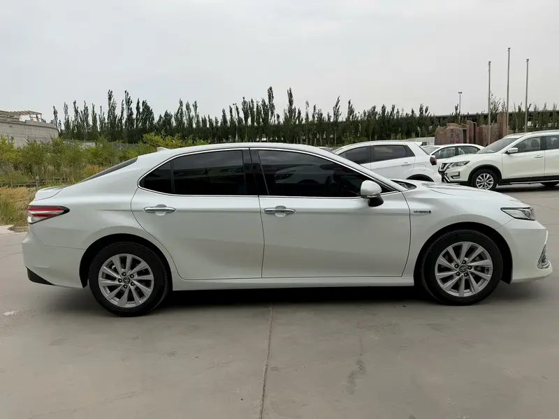 Toyota Camry гибрид 2.5HGVP продвинутая — фото 7