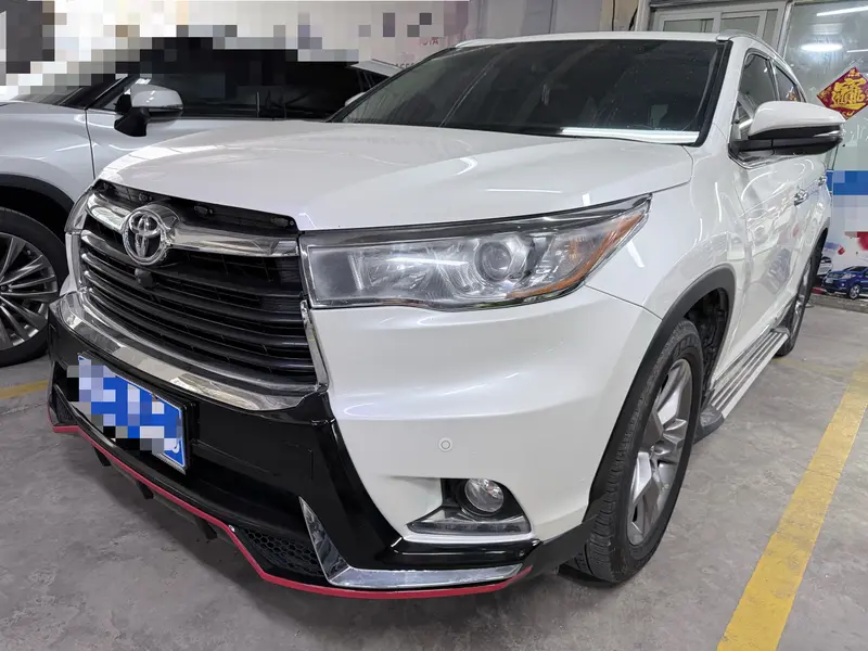 Toyota Highlander — фото 1
