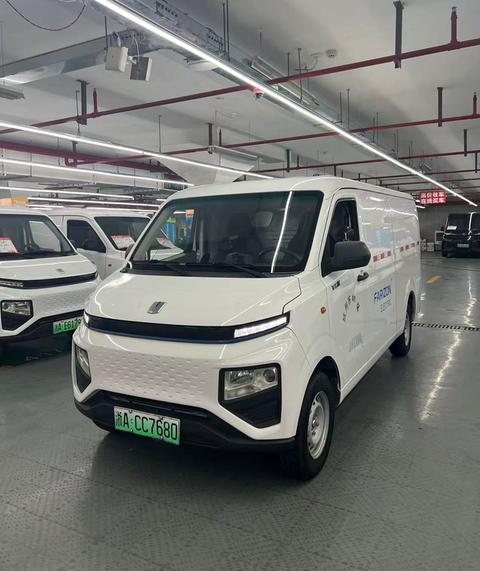 Автомобиль #866069 V 2023 V6E 41.86kWh
