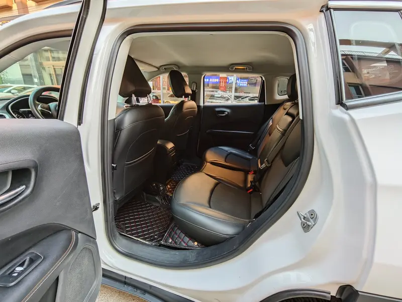 Jeep Compass — фото 10