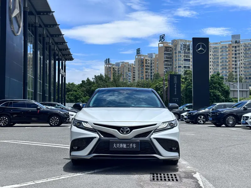 Toyota Camry — фото 2