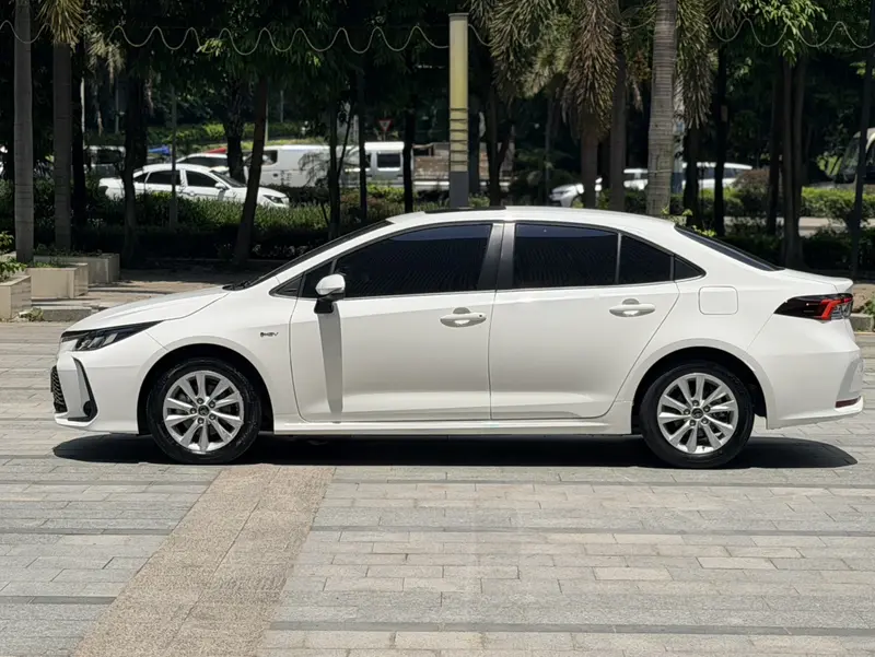 Toyota Corolla — фото 3