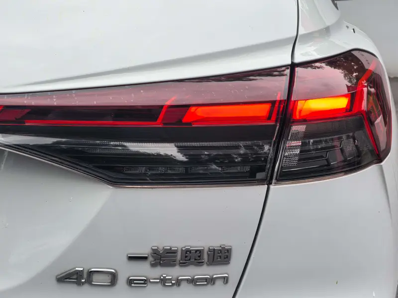 Audi Q4 e-tron — фото 8