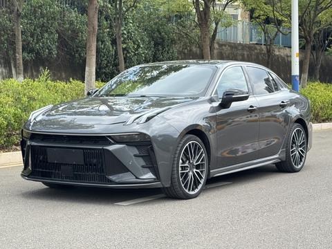 Lynk & Co 03