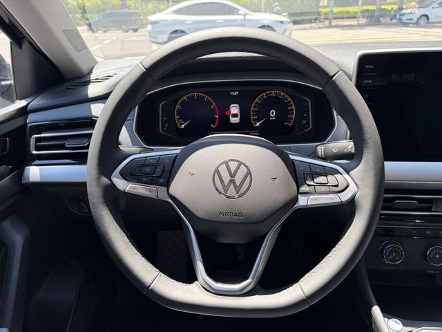 Volkswagen Lavida 2024 Черный из Китая