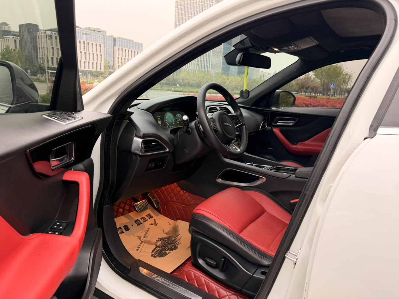 Jaguar F-Pace — фотографии объявления, Фото 9
