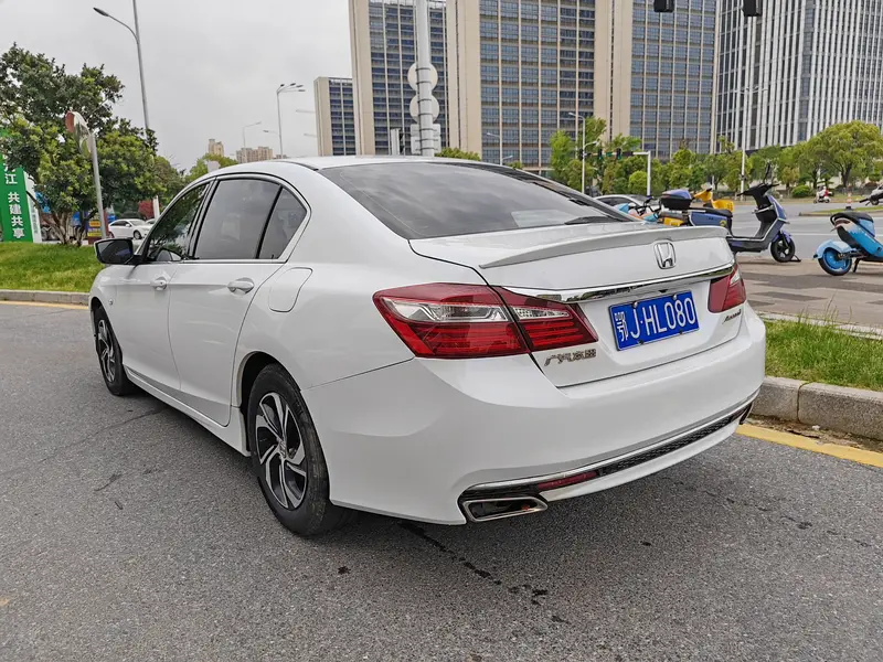 Honda Accord — фото 4
