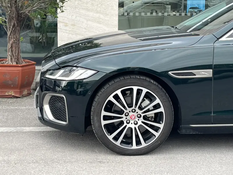 Jaguar XFL — фото 3