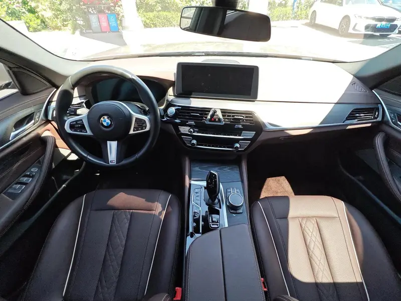 BMW 5 Series — фото 10