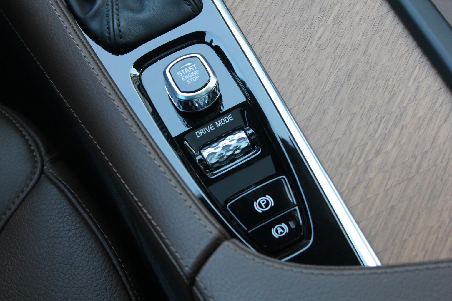 Volvo XC90: фотография 11 из 36