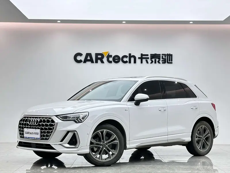 Audi Q3 — фото 1