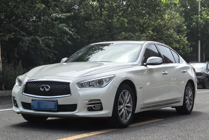 Infiniti Q50L — фото 1